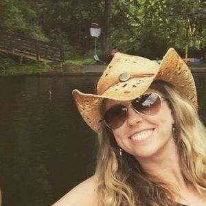 Meet your Posher, Elizabeth